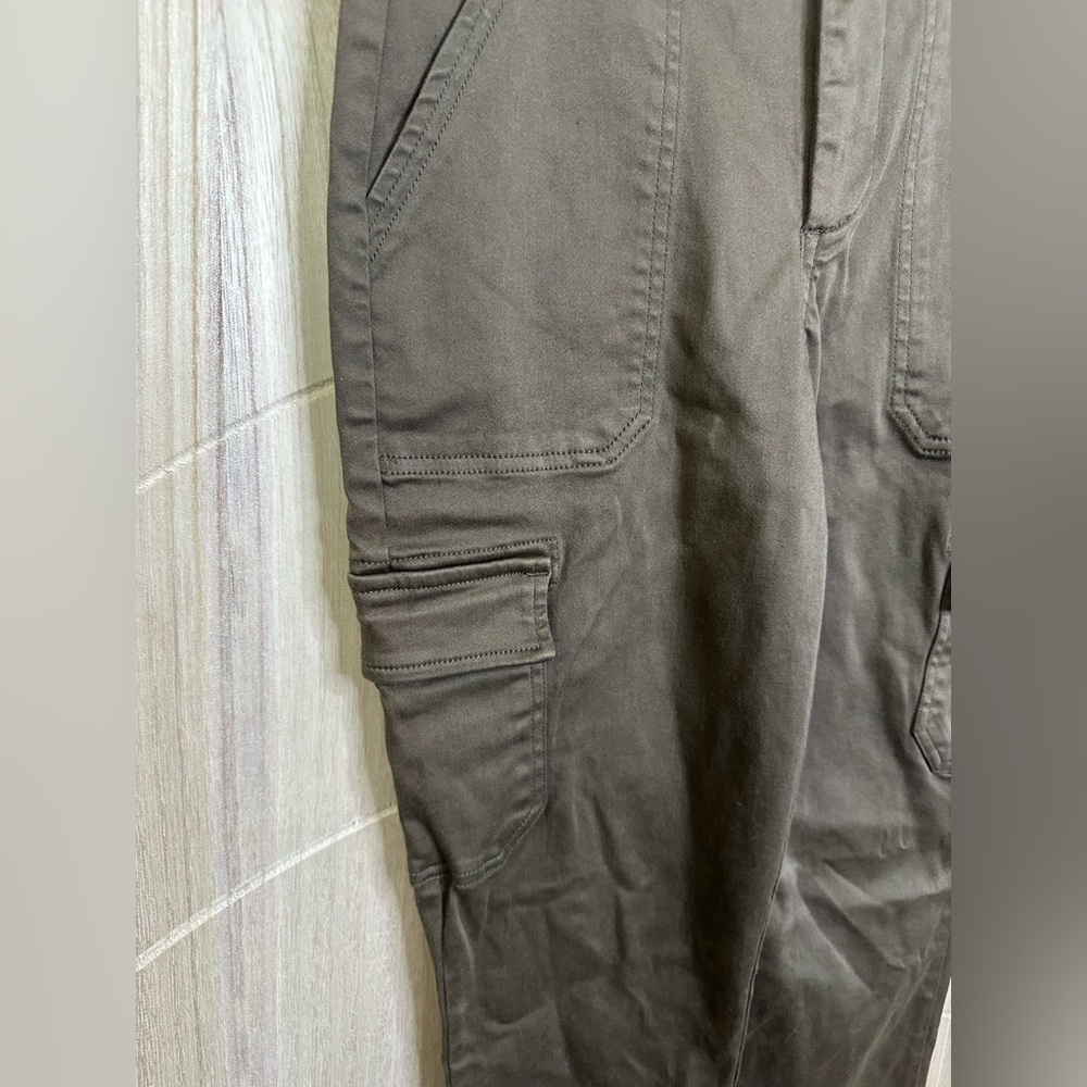 EVEREVE Larissa Cropped Cargo in Fatigue size 26 - Picture 10 of 14